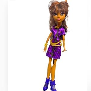Clawdeen Wolf Coffin Bean Doll Used